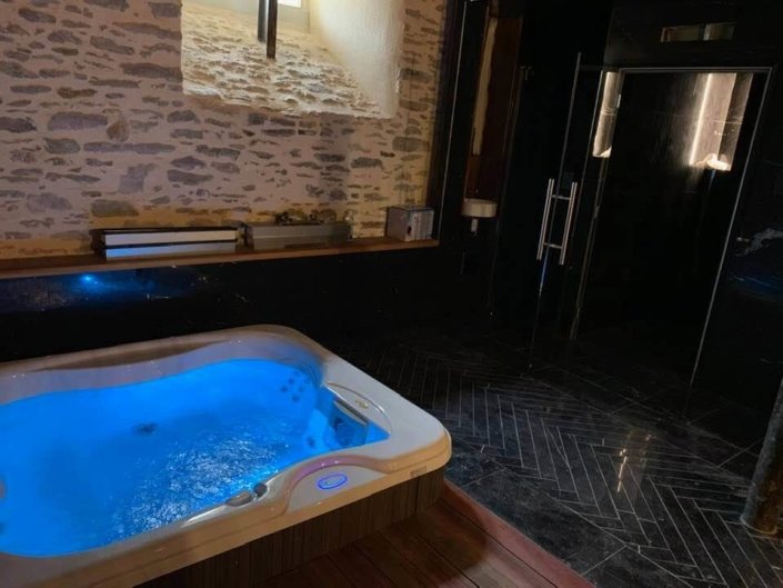 Espace Spa Sauna Hammam Jacuzzi au Château de Maubreuil - Rêve de Piscine & Spa Nantes Carquefou La Baule (44)