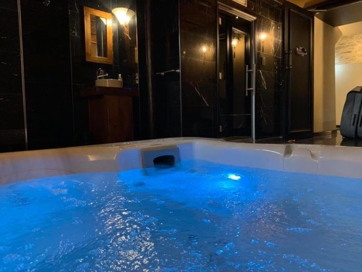 Espace Spa Sauna Hammam Jacuzzi au Château de Maubreuil - Rêve de Piscine & Spa Nantes Carquefou La Baule (44)